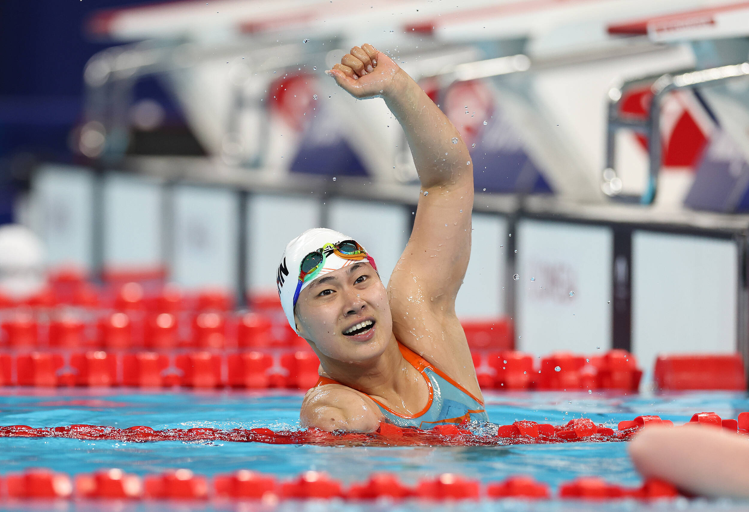 36岁莱万本赛季29场已进28球，上赛季49场才26球.