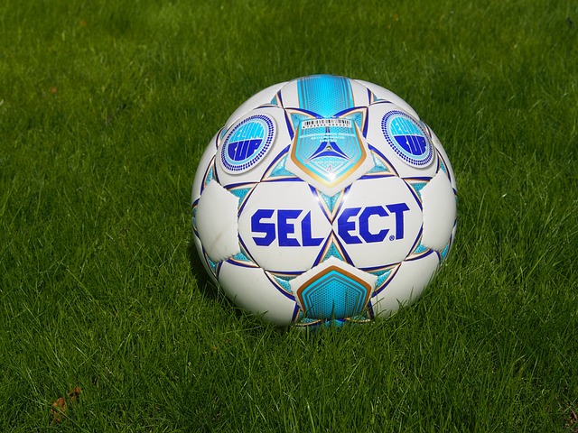 [举重]吴璞：本次比赛呈现“两头精彩”.